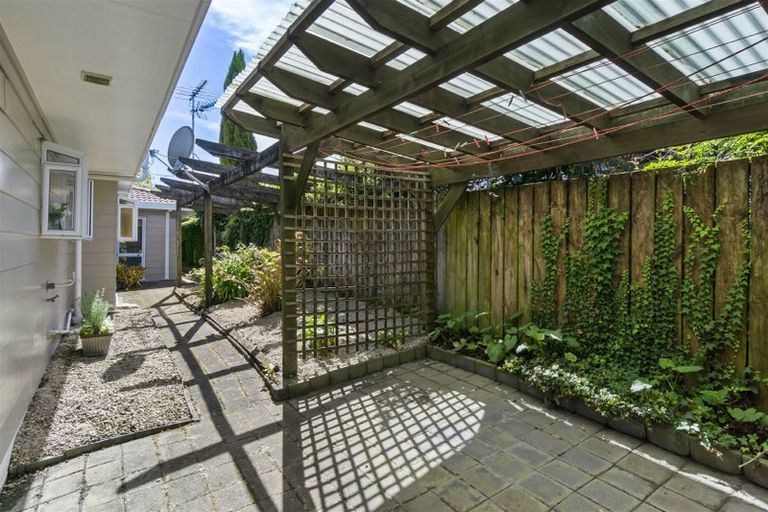 Photo of property in 3 Delisle Place, Windsor Park, Auckland, 0632