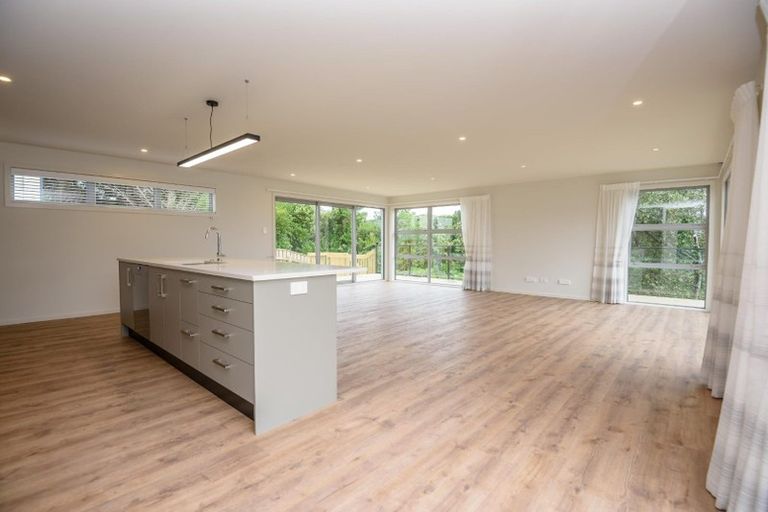 Photo of property in 50a Kahu Road, Paremata, Porirua, 5024