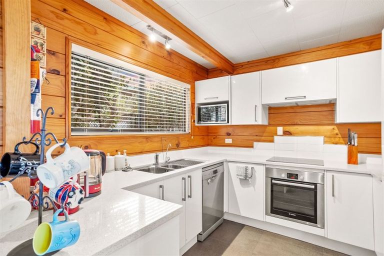 Photo of property in 22 Worthington Place, West Harbour, Auckland, 0618