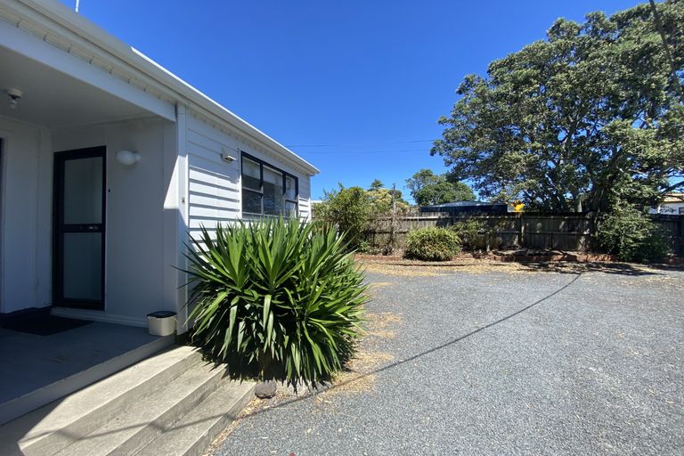 Photo of property in 40 West Coast Road, Glen Eden, Auckland, 0602