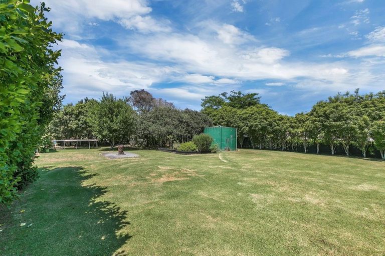 Photo of property in 19 Taupaki Road, Taupaki, Henderson, 0782