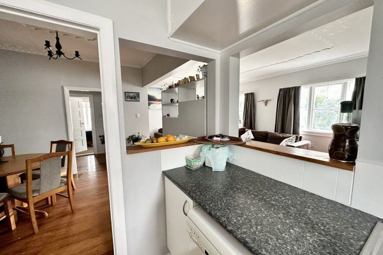 Photo of property in 12 Douglas Street, Hawera, 4610