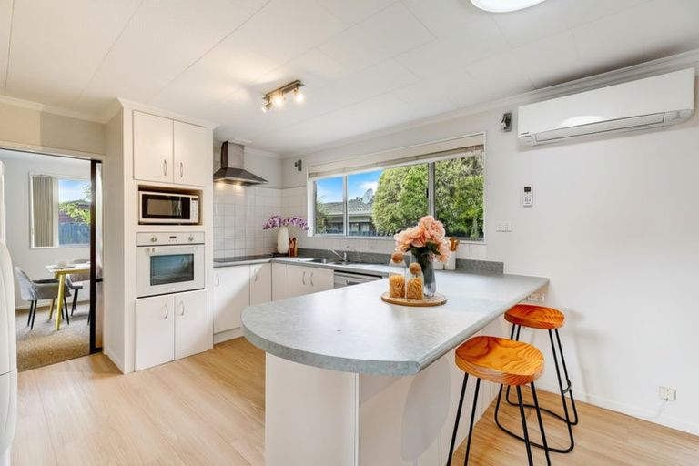 Photo of property in 24 Oakmont Place, Wattle Downs, Auckland, 2103