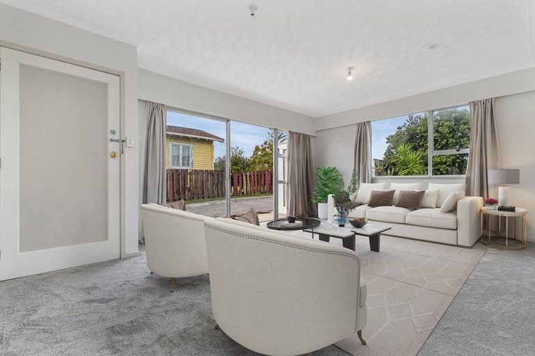 Photo of property in 1/3149 Great North Road, New Lynn, Auckland, 0600
