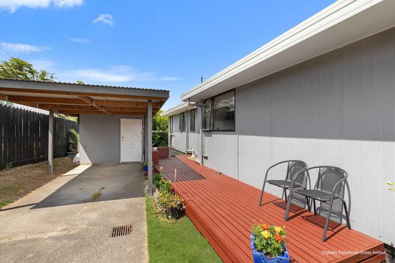 Photo of property in 1/8 Kirklow Place, Goodwood Heights, Auckland, 2105