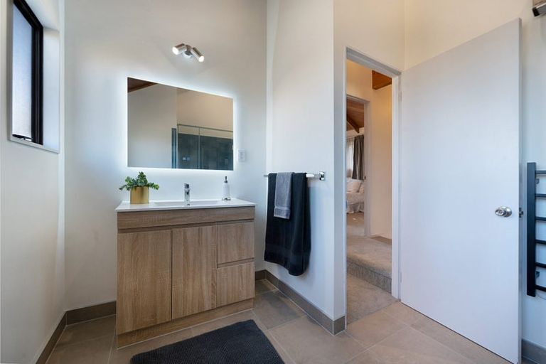 Photo of property in 1/6 Glucina Avenue, West Harbour, Auckland, 0618