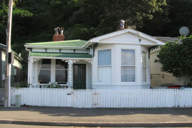 Photo of property in 303 Karaka Bay Road, Karaka Bays, Wellington, 6022