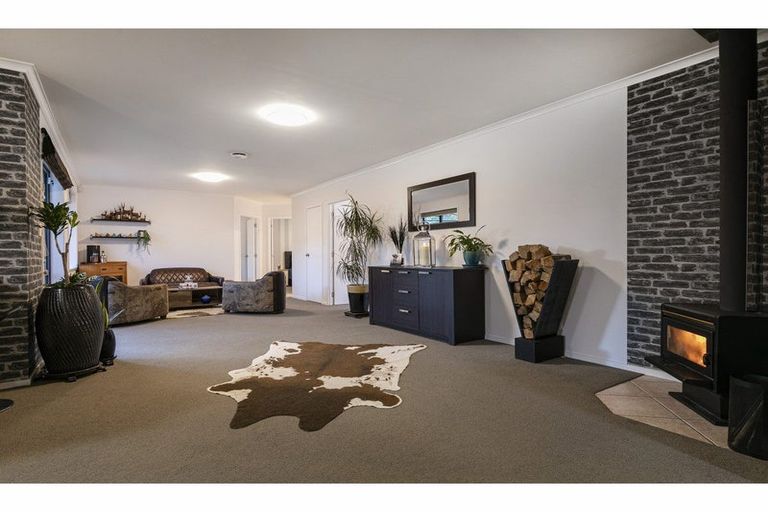 Photo of property in 17 Matija Place, Red Beach, 0932