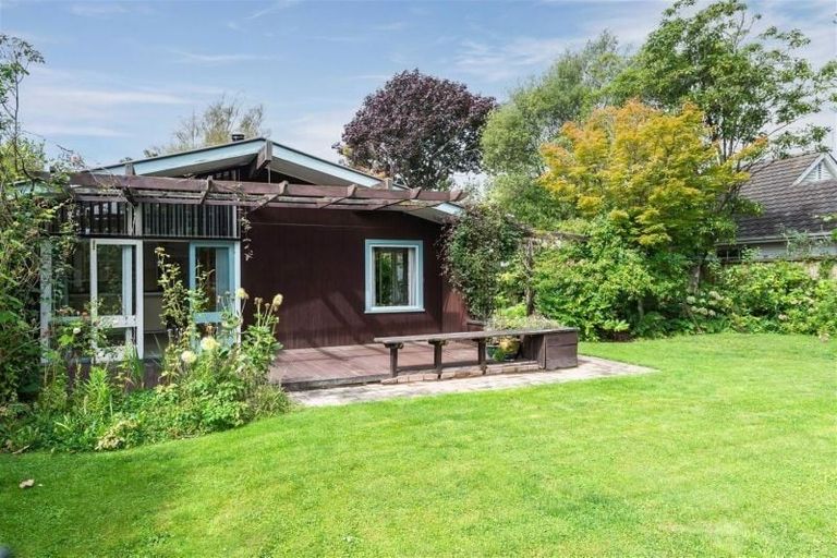 Photo of property in 22 Powell Crescent, Ilam, Christchurch, 8041