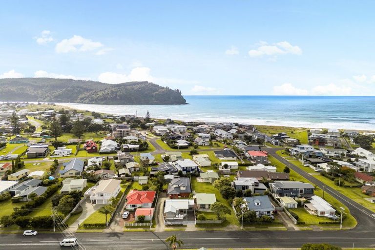 Photo of property in 220a Ocean Road, Whangamata, 3620