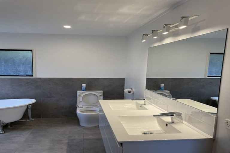 Photo of property in 2/13 Naviti Place, Browns Bay, Auckland, 0630