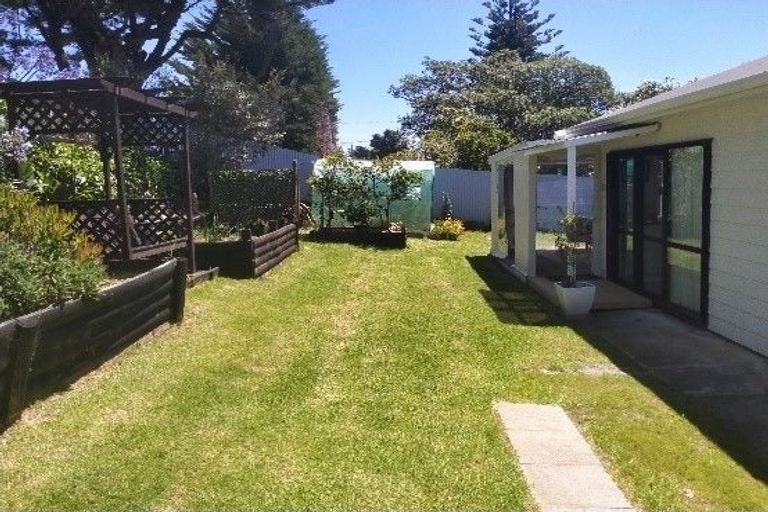 Photo of property in 97 Kahukura Avenue, Waitarere Beach, Levin, 5510