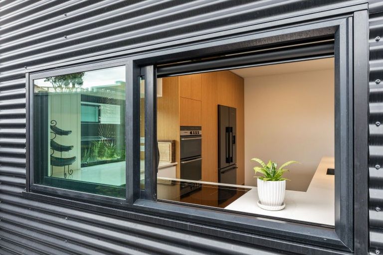 Photo of property in 12 Mackillop Way, Brooklands, New Plymouth, 4310