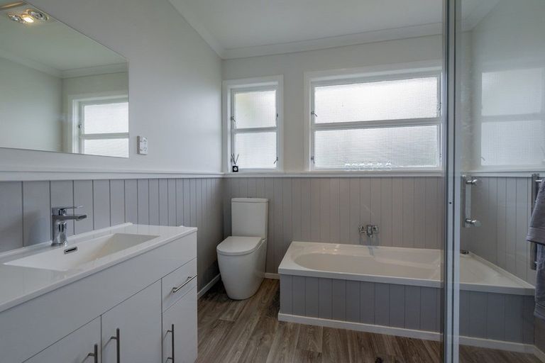 Photo of property in 12 Highbury Drive, Levin, 5510