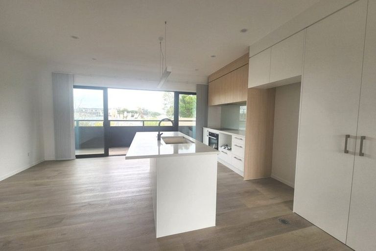 Photo of property in 15 Tiraumea Drive, Pakuranga, Auckland, 2010