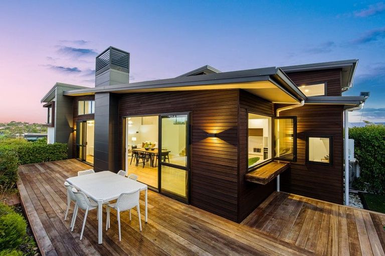 Photo of property in 16 Te Oneroa Way, Long Bay, Auckland, 0630