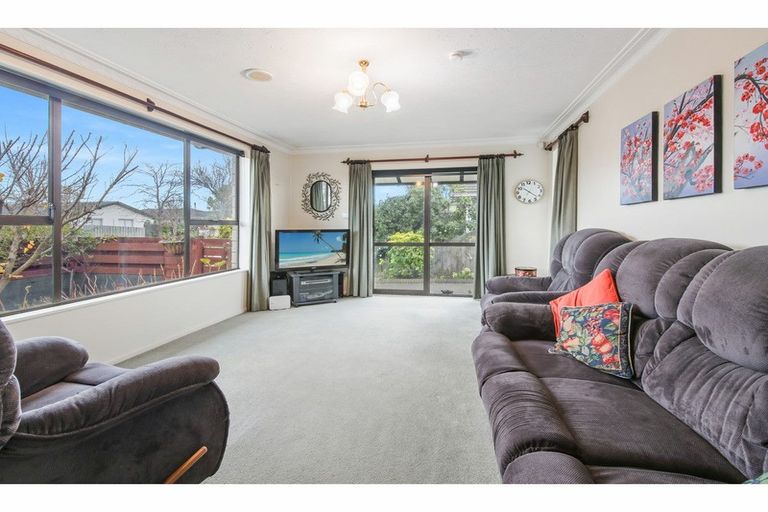 Photo of property in 1/40 Sarabande Avenue, Redwood, Christchurch, 8051