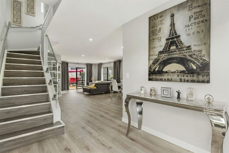 Photo of property in 6 Fairchild Avenue, Goodwood Heights, Auckland, 2105