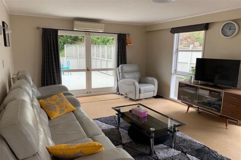 Photo of property in 15 Goddard Grove, Churton Park, Wellington, 6037