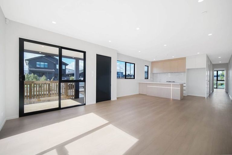 Photo of property in 1 Ngakau Road, Karaka, 2113