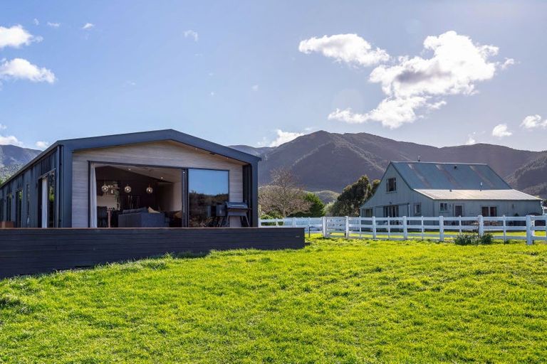 Photo of property in 52 Cross Creek Road, Western Lake, Featherston, 5773