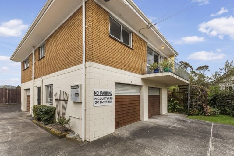 Photo of property in 2/15a Oates Road, Glen Eden, Auckland, 0602