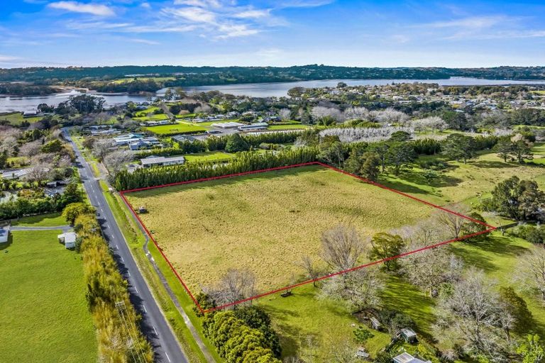 Photo of property in 30 Karaka Road, Whenuapai, Auckland, 0618