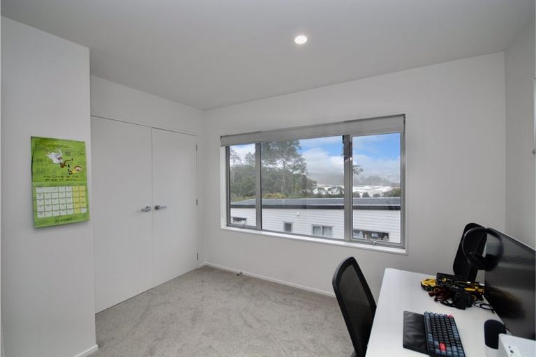 Photo of property in 298f Sunset Road, Windsor Park, Auckland, 0632