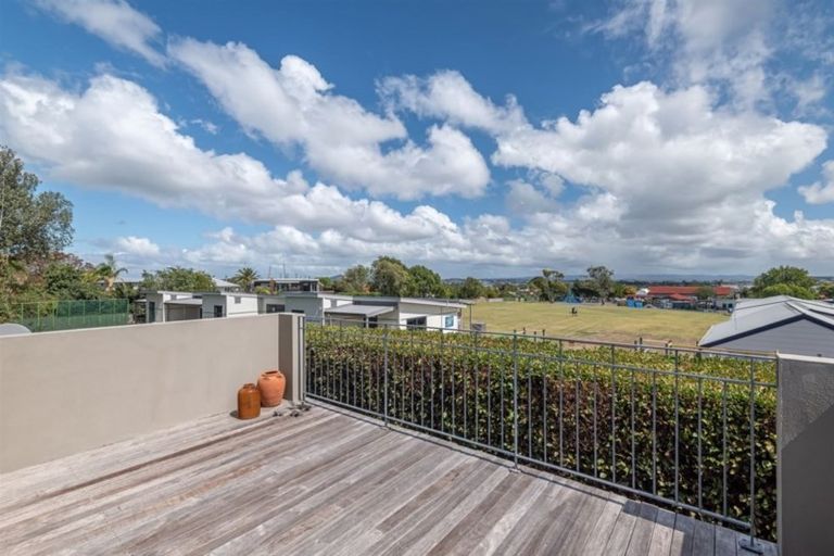 Photo of property in 2/9 Maleme Avenue, Belmont, Auckland, 0622