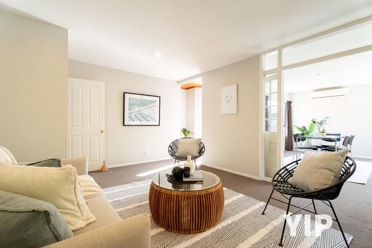 Photo of property in 15b Kinapori Terrace, Newlands, Wellington, 6037