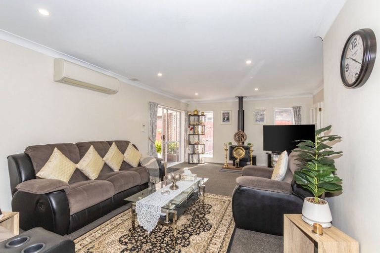 Photo of property in 6 Royal Oak Drive, Kelvin Grove, Palmerston North, 4414