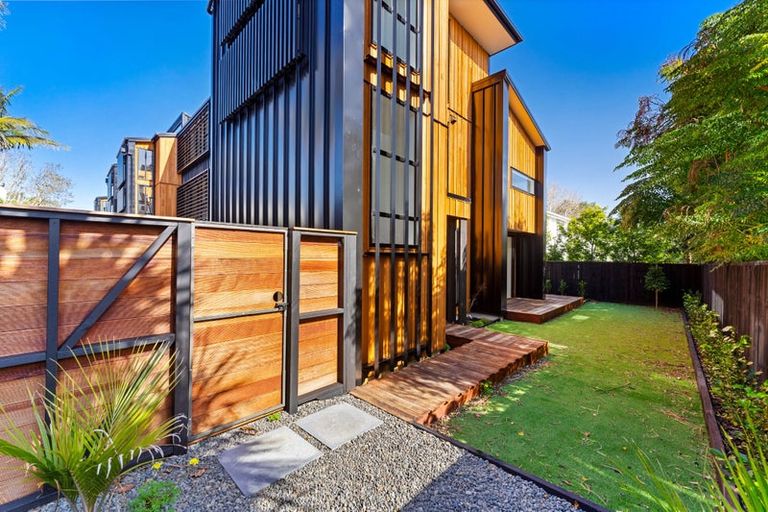 Photo of property in 7a Crete Avenue, Milford, Auckland, 0620