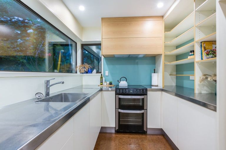 Photo of property in 17 Dillon Street, Lowry Bay, Lower Hutt, 5013