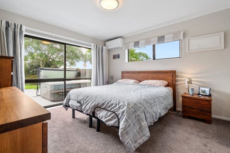 Photo of property in 8 Kuripaka Crescent, The Gardens, Auckland, 2105