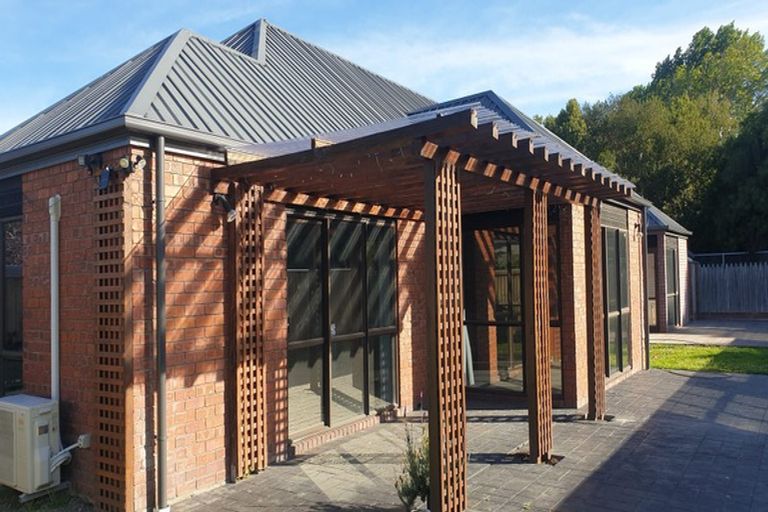 Photo of property in 12 Thoresby Mews, Avonhead, Christchurch, 8042