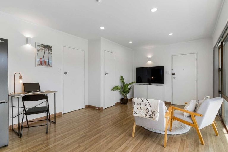 Photo of property in 5/762 Beach Road, Browns Bay, Auckland, 0630