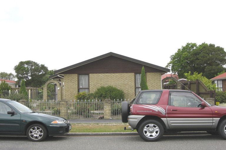 Photo of property in 236 Queenspark Drive, Parklands, Christchurch, 8083