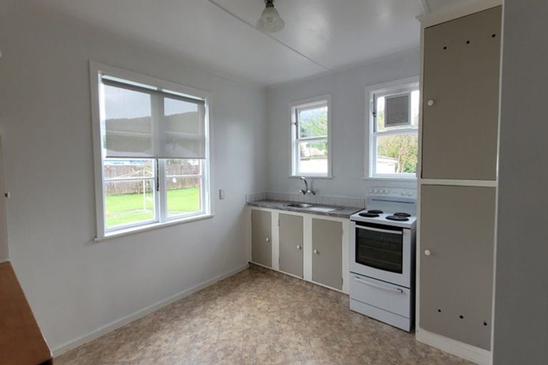 Photo of property in 3 Bryant Grove, Taita, Lower Hutt, 5011