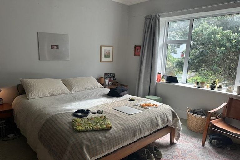 Photo of property in 1 Hungerford Road, Lyall Bay, Wellington, 6022