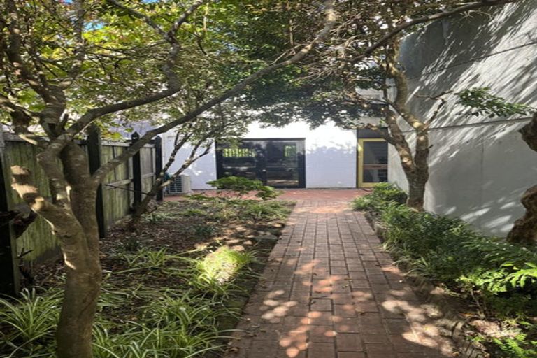 Photo of property in 16/10 Pitarua Street, Thorndon, Wellington, 6011