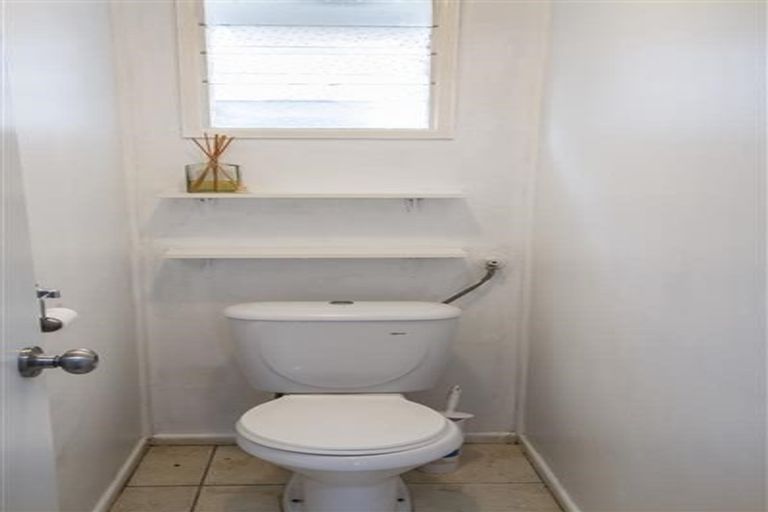 Photo of property in 3 Longburn Road, Henderson, Auckland, 0610