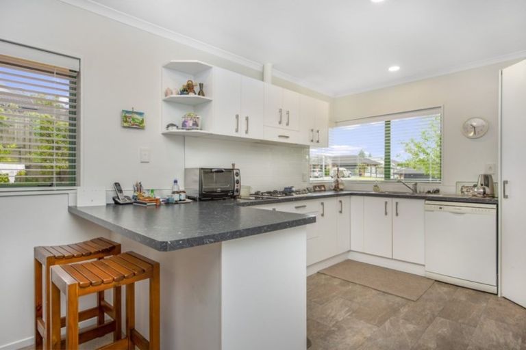 Photo of property in 2 Highgrove Drive, Grandview Heights, Hamilton, 3200