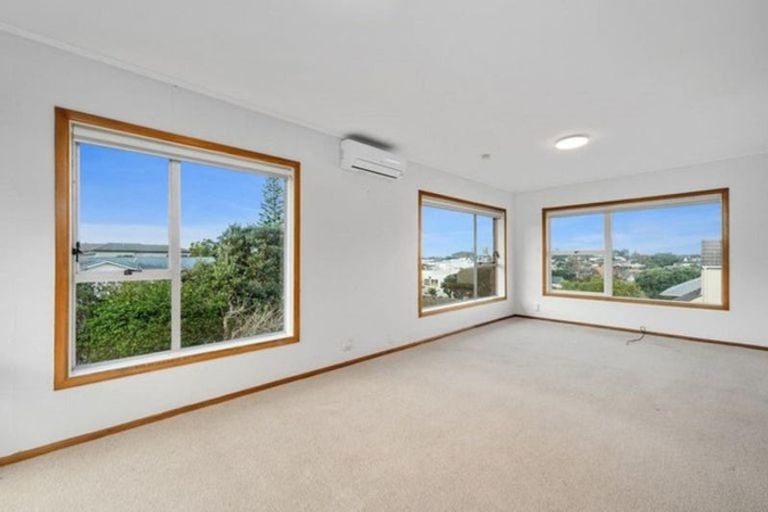 Photo of property in 1/18 East Coast Road, Milford, Auckland, 0620