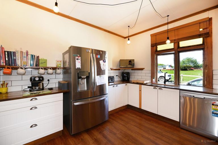 Photo of property in 19 Mount John Road, Waimate, 7977