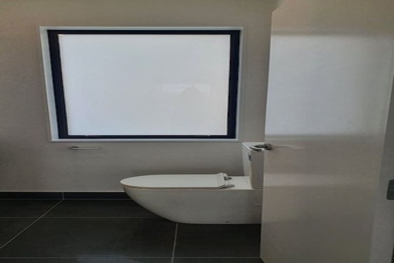 Photo of property in 15/62 Spenmoor Street, Newlands, Wellington, 6037