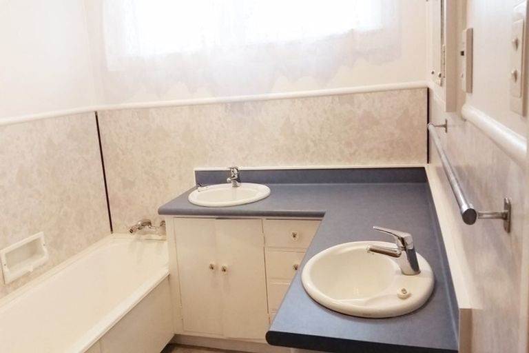 Photo of property in 25 The Crest, Sunnyhills, Auckland, 2010