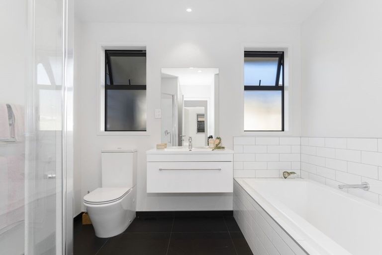 Photo of property in 32 Rotomanu Place, Pyes Pa, Tauranga, 3112