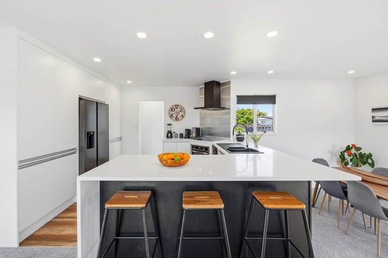 Photo of property in 5 Harford Place, Pakuranga Heights, Auckland, 2010