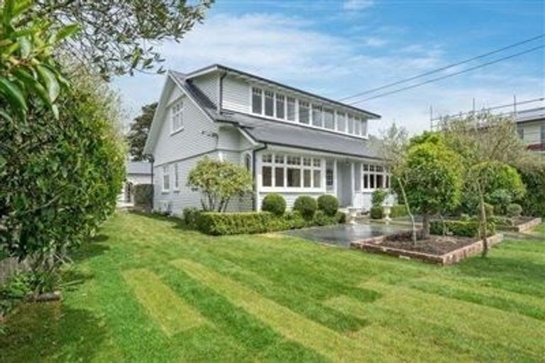 Photo of property in 33 Kotare Street, Fendalton, Christchurch, 8041