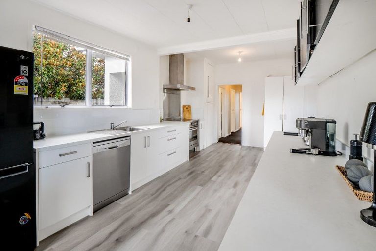 Photo of property in 15a Queens Road, Glen Avon, New Plymouth, 4312